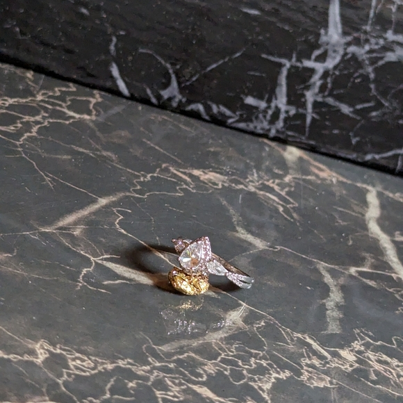 Teardrop Charmed Aroma Silver Ring - Picture 2 of 2